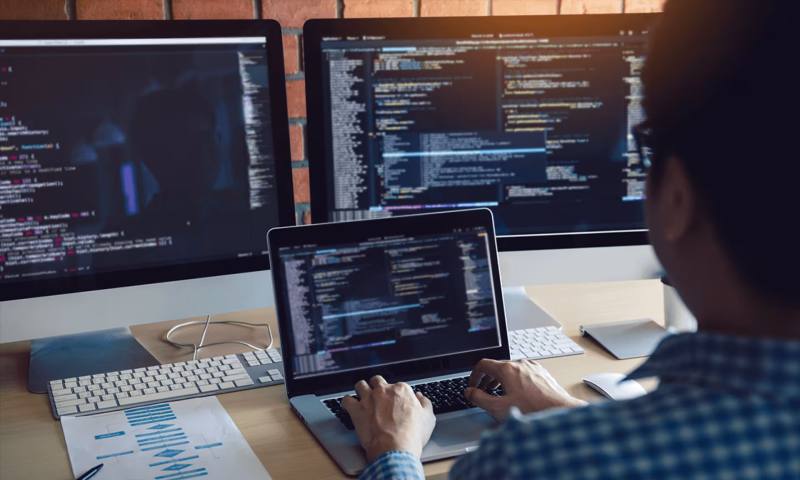 数据科学选型：R与Python如何赋能七里河区网站建设？
